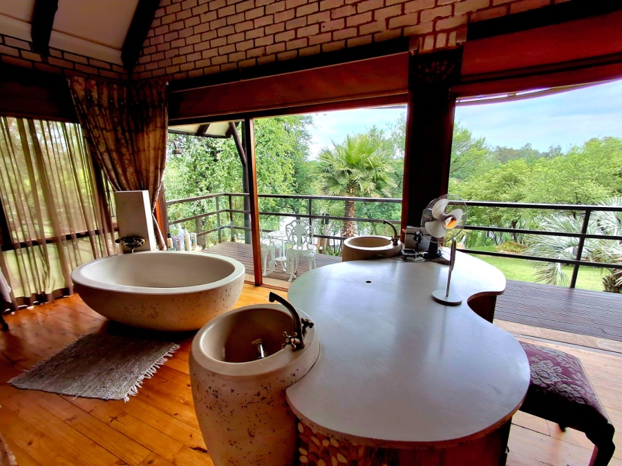 5 Bedroom Property for Sale in River Lodge Estate Free State